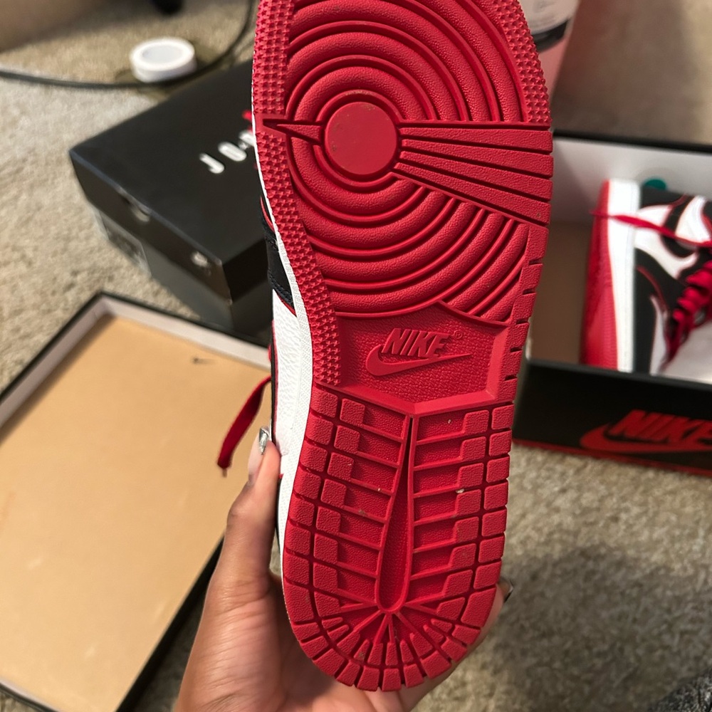 Jordan 1 retro high bloodline - Picture 2 of 3